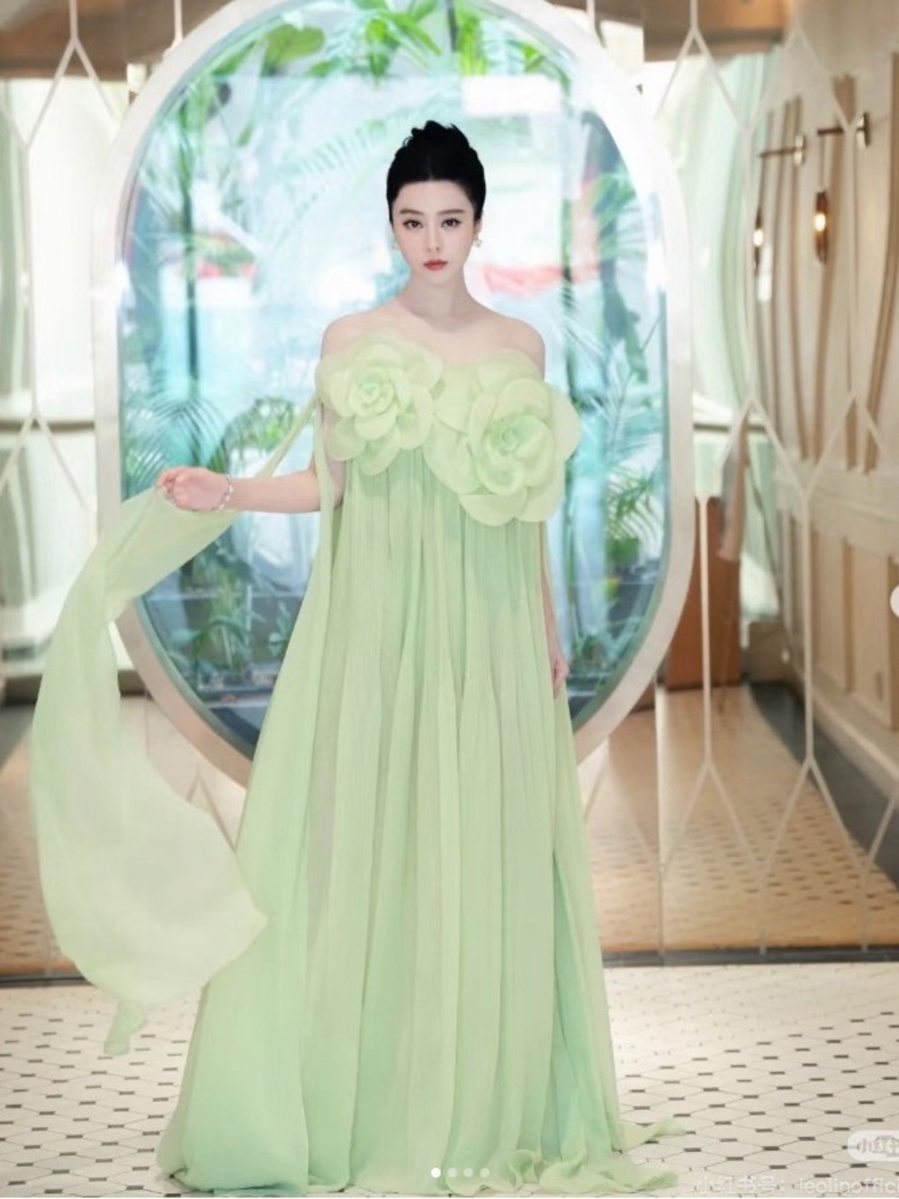 LEO LIN Mint Green Jaclyn 3D Rose Appliqué Pleated Cape Maxi Gown AU8/US4 NWOT